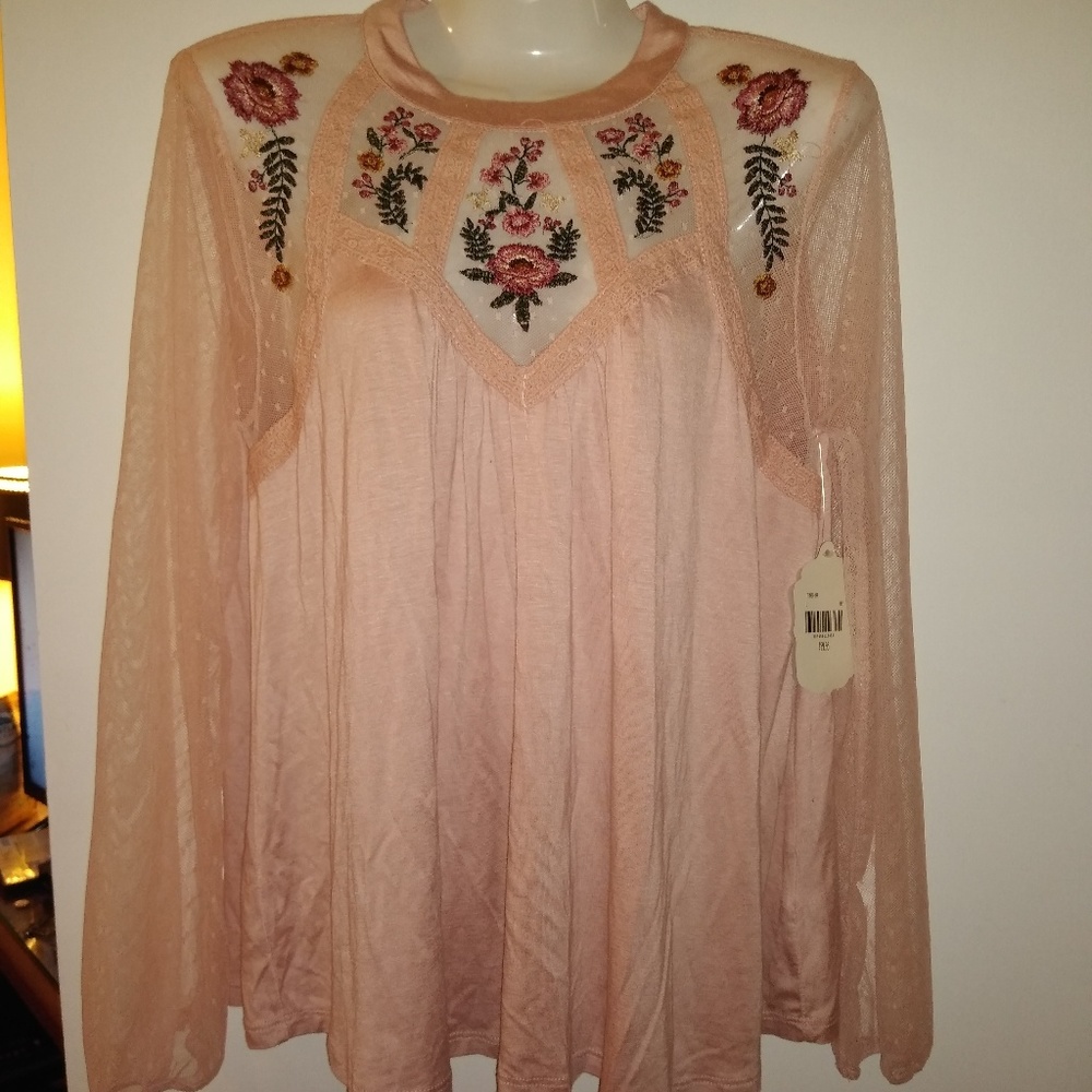 Blouse w/sheer sleeves